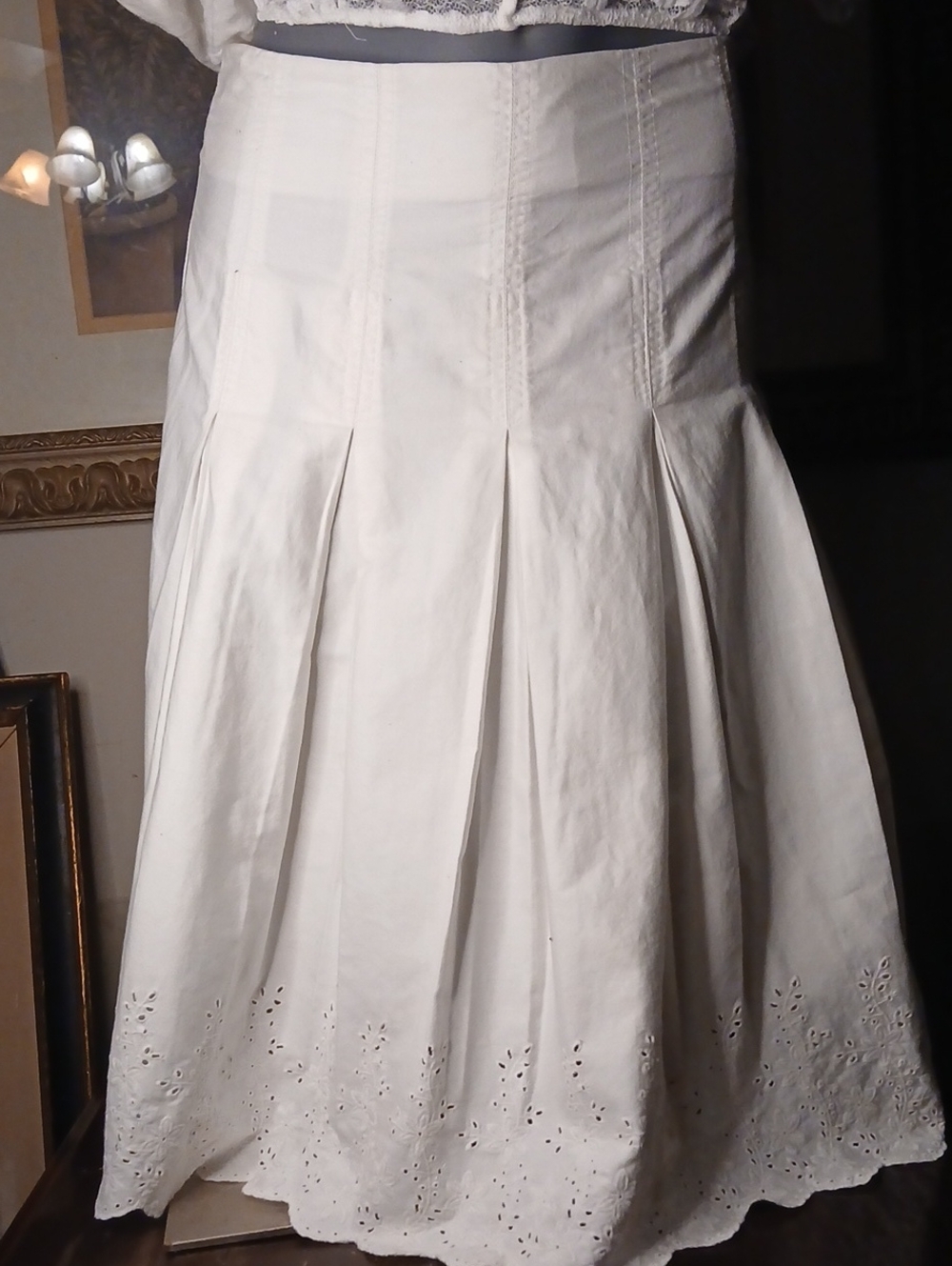 Apostrophe White Eyelet Midi Skirt with Pleats,sz.4